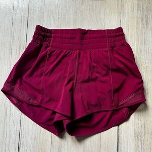 Lululemon Hotty Hot Shorts 2.5” HR Size 4 Pomegranate